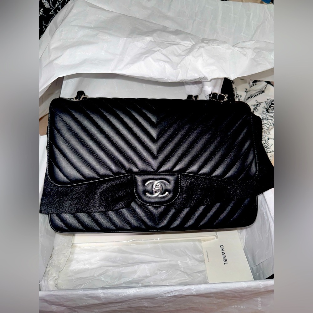 CHANEL CLASSIC JUMBO LAMBSKIN